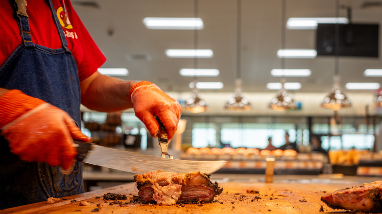 Buc-ee's employee slicing brisket