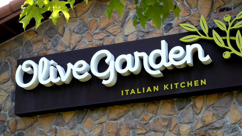 Olive Garden sign