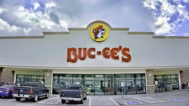 exterior of Buc-ee's