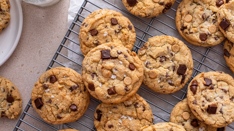 Cookies cooling on rack