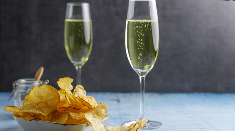 sparkling wine with potato chips