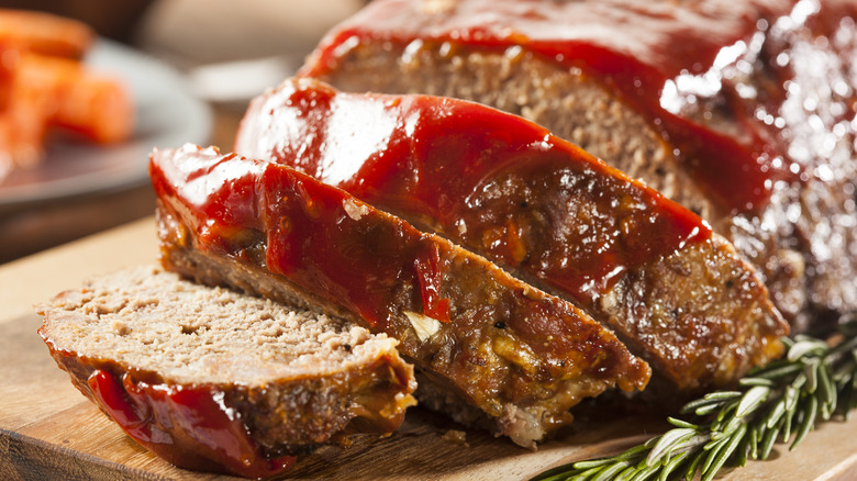 Sliced meatloaf