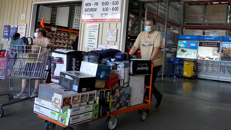 costco customer shopping